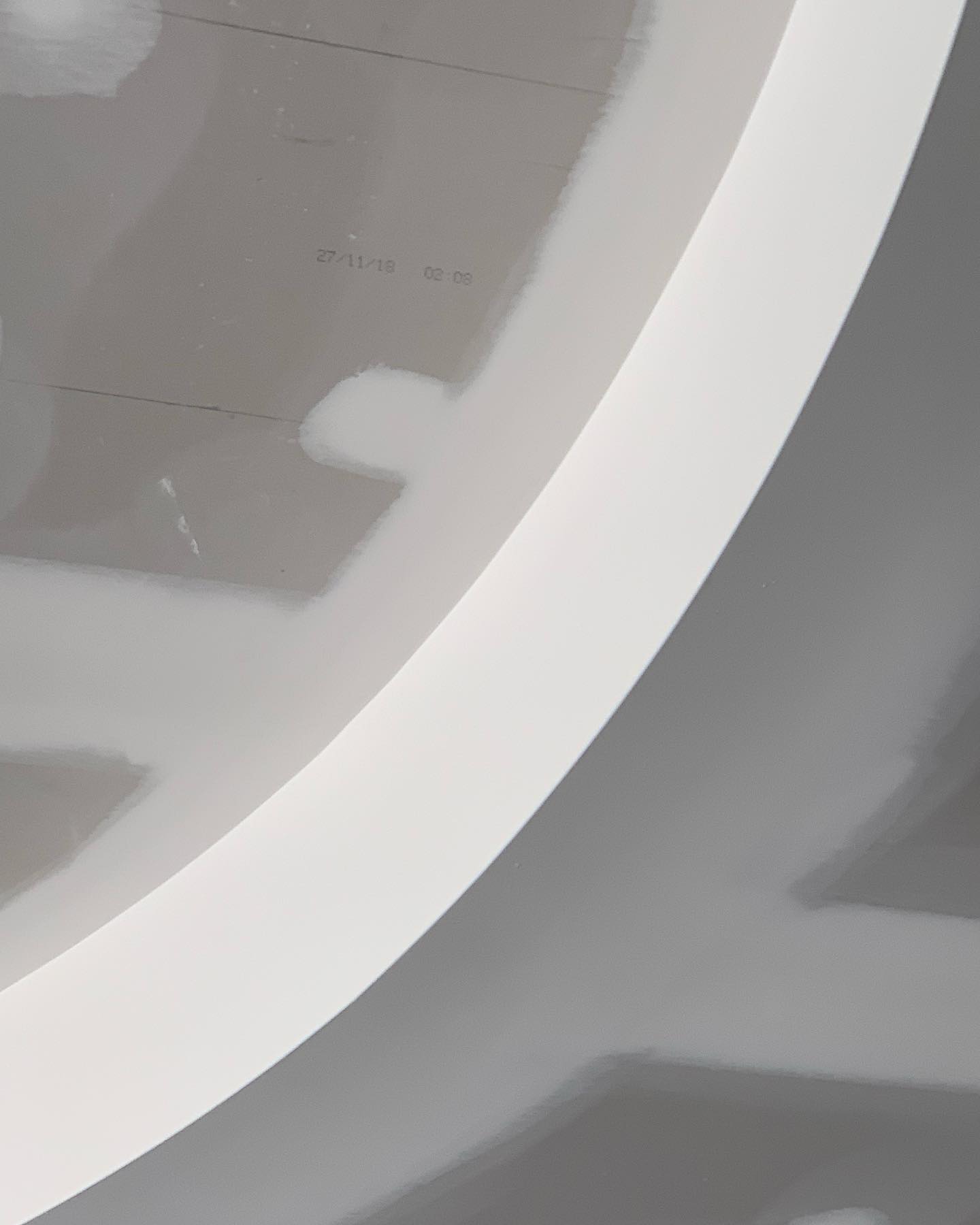 Curved feature — Level 5 finish